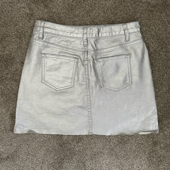 Forever 21 silver miniskirt - Picture 2 of 2